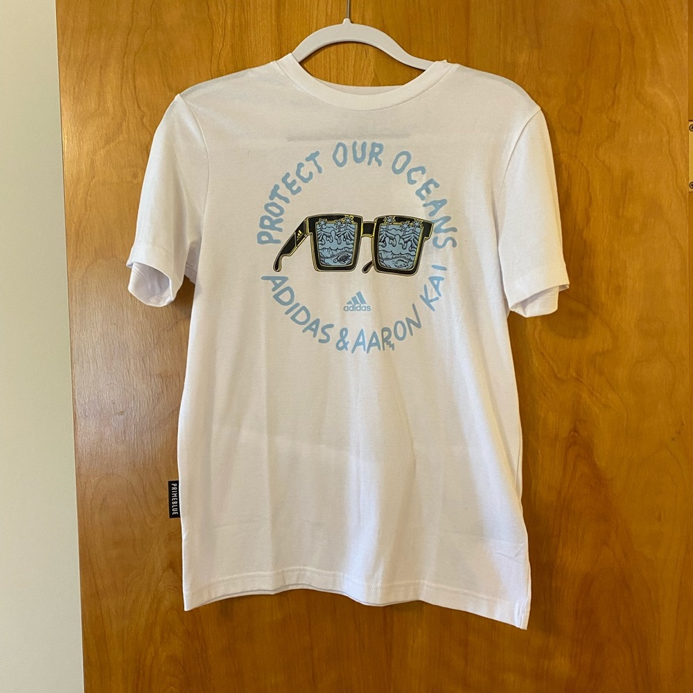 Adidas x Aaron Kai Collaboration Primeblue Boys Oceans Size Large Tee T-Shirt